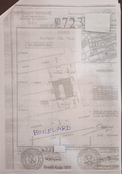 1 lot 3/4 cloturé batis avec titre foncier au grand marché